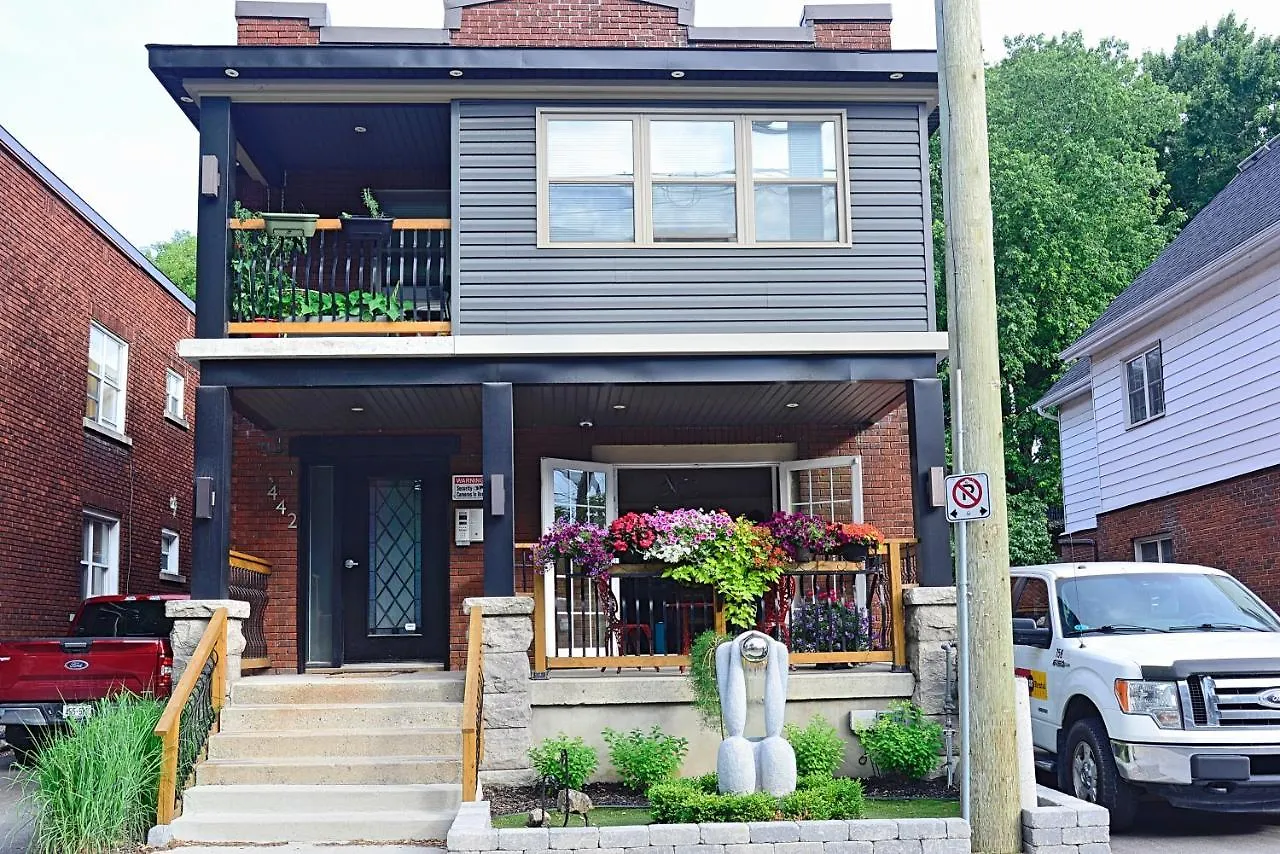 Ottawa Downtown Executive Apartment Retreat With Private Balcony Near Bank Street - Sleep Max 2