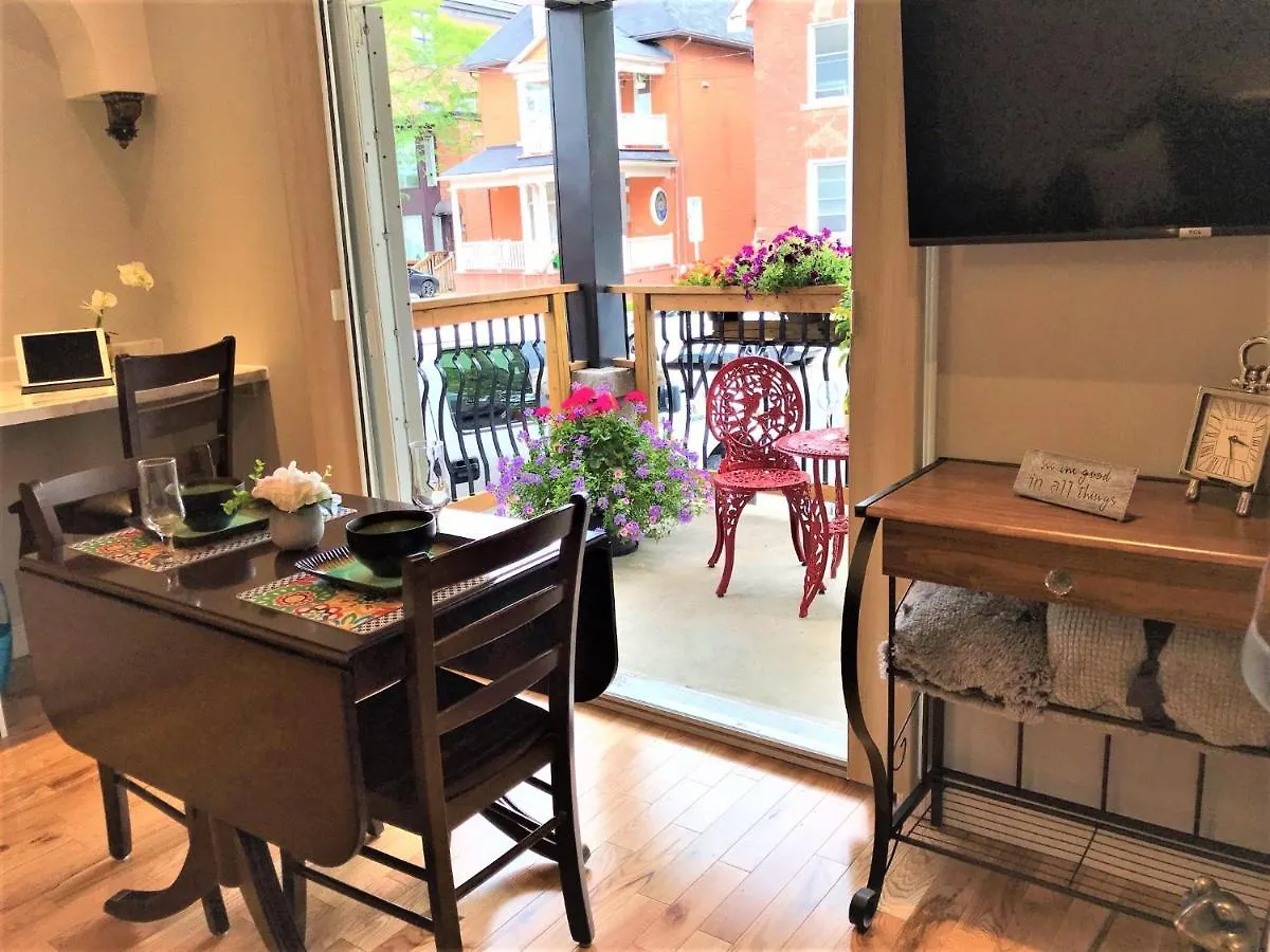 Ottawa Downtown Executive Apartment Retreat With Private Balcony Near Bank Street - Sleep Max 2