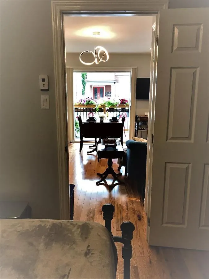 Ottawa Downtown Executive Apartment Retreat With Private Balcony Near Bank Street - Sleep Max 2