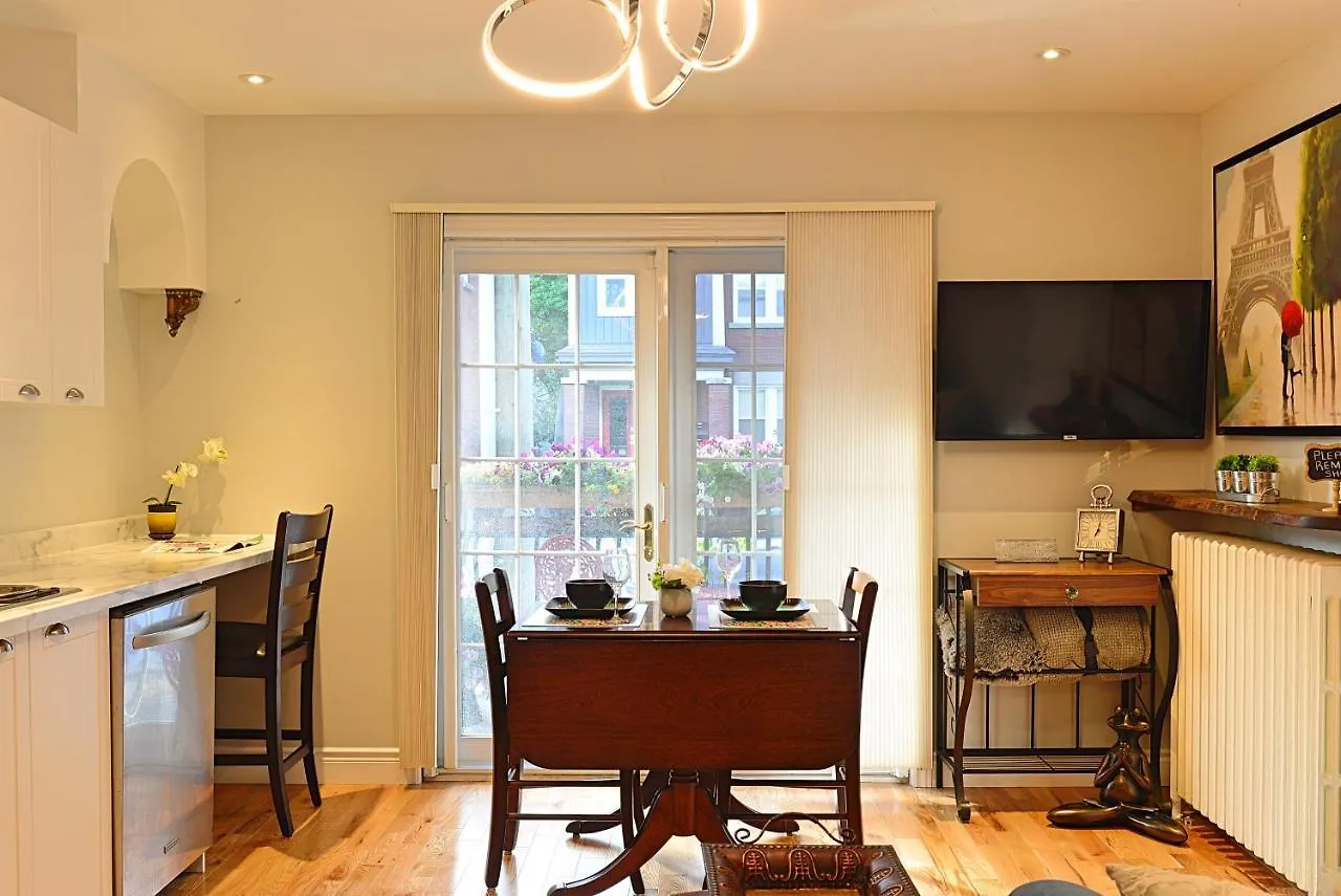 Ottawa Downtown Executive Apartment Retreat With Private Balcony Near Bank Street - Sleep Max 2