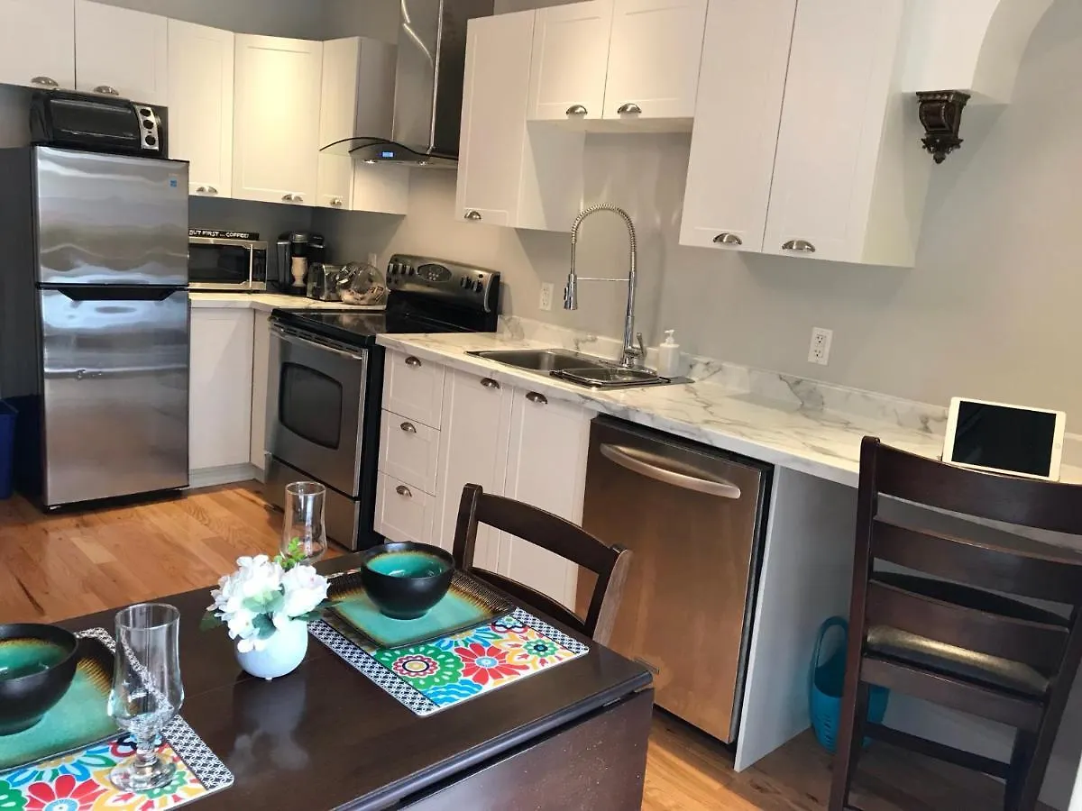 Ottawa Downtown Executive Apartment Retreat With Private Balcony Near Bank Street - Sleep Max 2