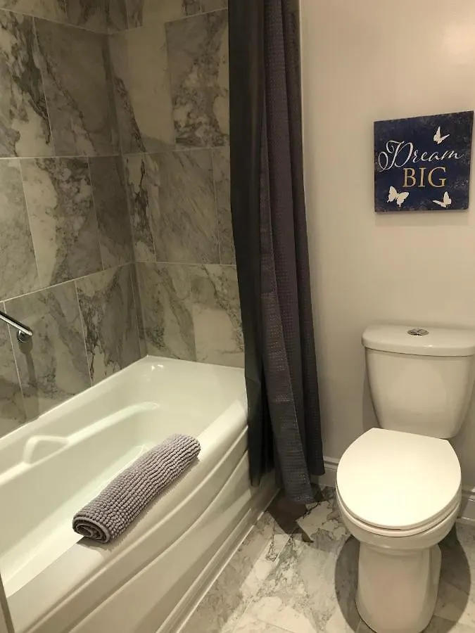 Ottawa Downtown Executive Apartment Retreat With Private Balcony Near Bank Street - Sleep Max 2