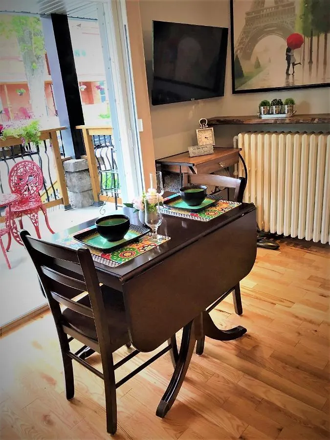 Ottawa Downtown Executive Apartment Retreat With Private Balcony Near Bank Street - Sleep Max 2